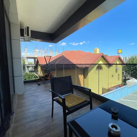 Aurai Apartment *