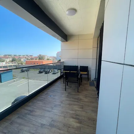 Aurai Apartment